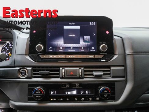 Used 2024 Nissan Pathfinder S image 12