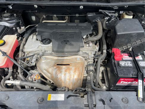Used 2018 Toyota RAV4 LE FWD image 28