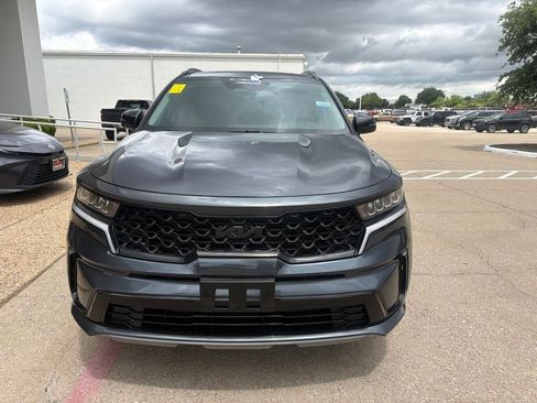 Used 2023 Kia Sorento S w/ Panoramic Sunroof Package FWD image 2