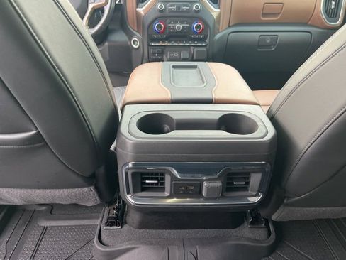 Used 2022 Chevrolet Silverado 1500 High Country image 17