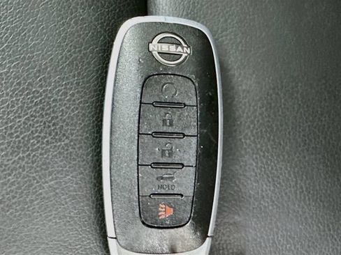 Used 2023 Nissan Rogue SL AWD/4WD image 17