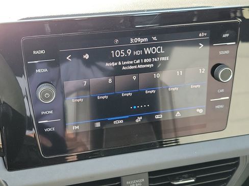 Used 2025 Volkswagen Jetta SE image 24