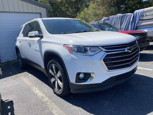 Used 2021 Chevrolet Traverse LT w/ LT Premium Package FWD image 1