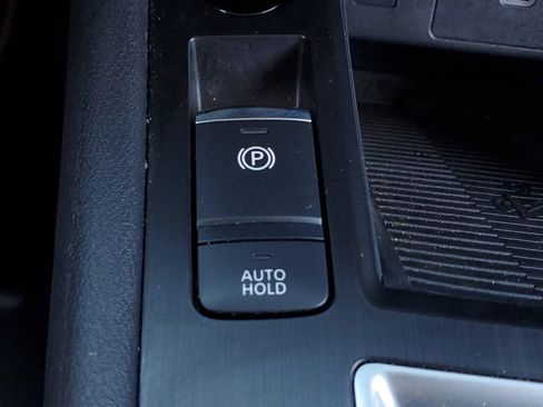 Used 2025 Nissan Kicks SV FWD image 29