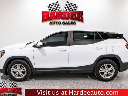 Used 2022 GMC Terrain SLE image 1