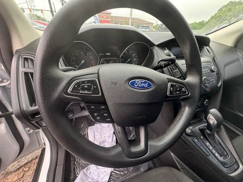 Used 2018 Ford Focus SE FWD image 17