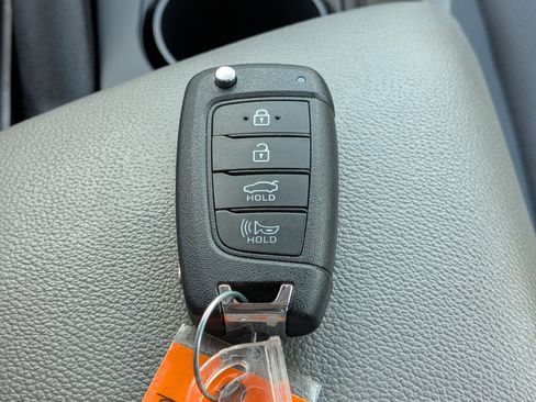 Used 2025 Hyundai Elantra SE FWD image 30
