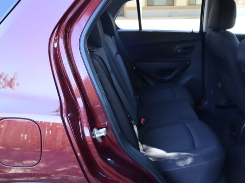 Used 2017 Chevrolet Trax LT AWD/4WD image 21