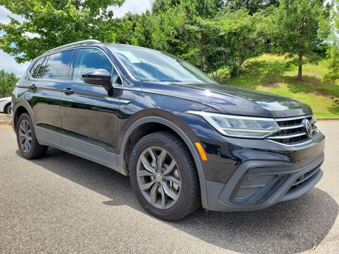 Used 2023 Volkswagen Tiguan SE FWD image 7