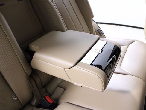 Used 2025 Land Rover Range Rover Long Wheelbase SE image 15