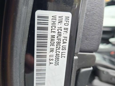 Used 2020 Jeep Grand Cherokee Limited image 39