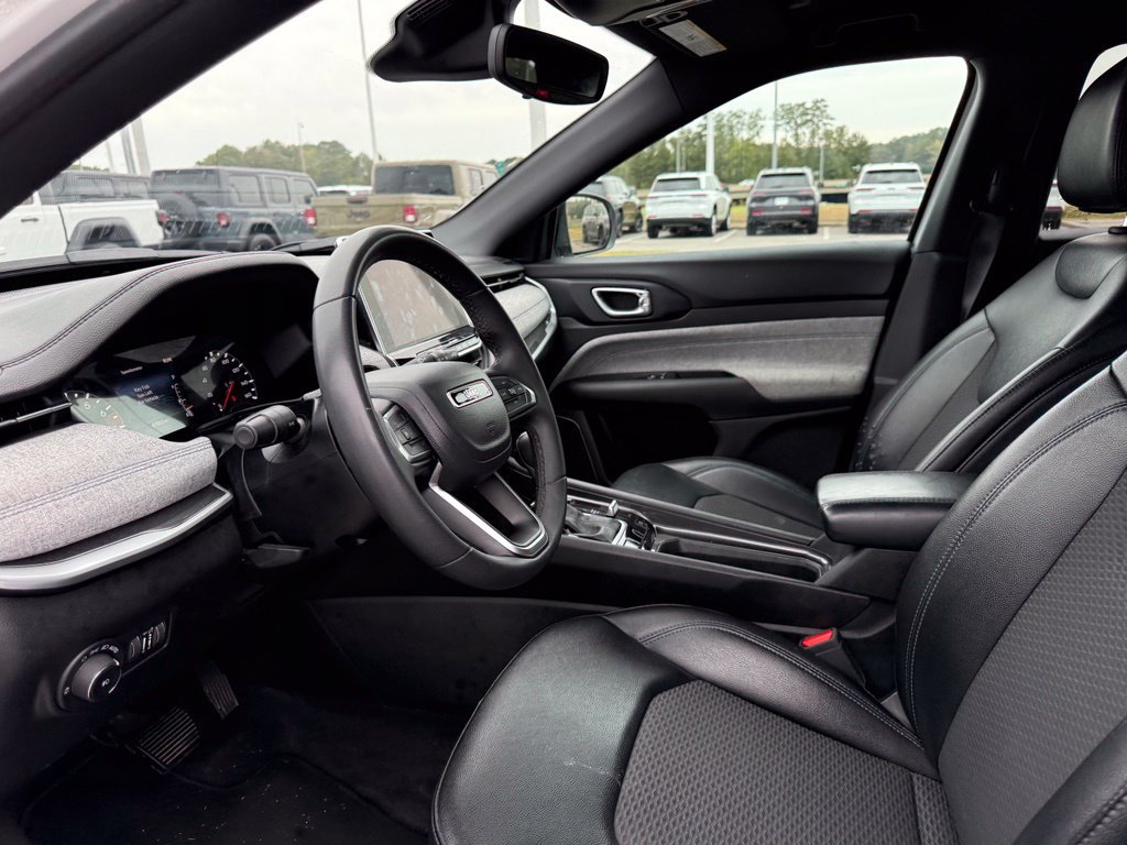 Used 2024 Jeep Compass Latitude AWD/4WD image 4