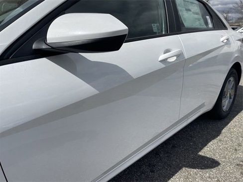 New 2026 Hyundai Elantra SE FWD image 4