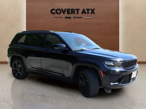 Used 2023 Jeep Grand Cherokee Altitude RWD image 7