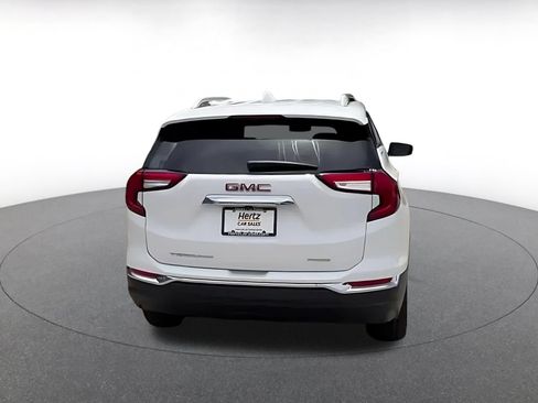 Used 2024 GMC Terrain SLT AWD/4WD image 12