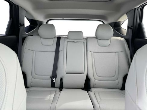 New 2025 Hyundai Tucson Limited image 16
