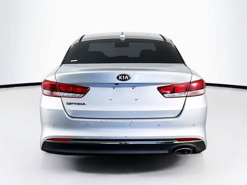 Used 2018 Kia Optima LX w/ 17" Alloy Wheels Package FWD image 5