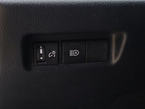 Used 2020 Toyota RAV4 LE w/ Carpet Mat Package FWD image 11