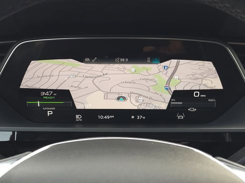 Used 2024 Audi Q8 e-tron Premium Plus image 33