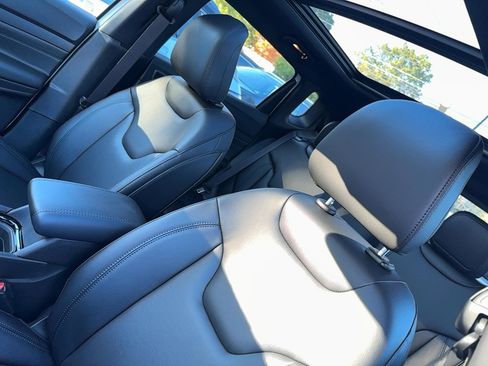 New 2026 Jeep Compass Limited w/ Sun, Sound & Navigation Group image 7