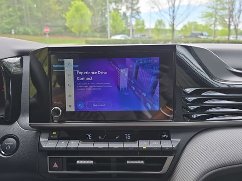 Used 2025 Toyota Camry SE w/ Convenience Package image 21