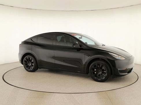 Used 2023 Tesla Model Y Long Range AWD/4WD image 9