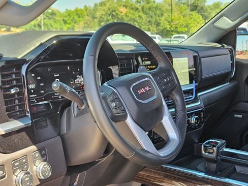 Used 2025 GMC Sierra 1500 Elevation w/ Elevation Premium Package AWD/4WD image 8