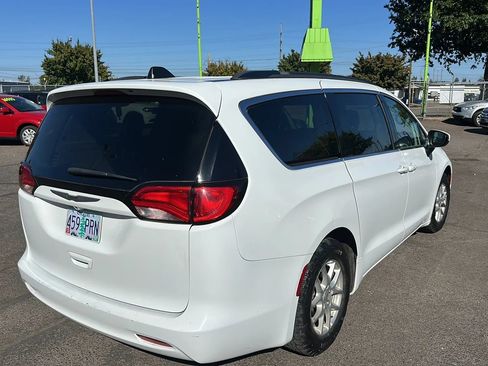 Used 2021 Chrysler Voyager Lxi FWD image 3