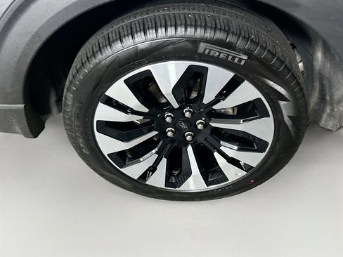 Used 2025 Ford Explorer Platinum w/ LUX Leather Package image 11