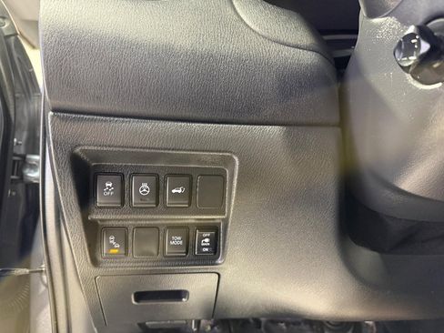 Used 2020 Nissan Pathfinder Platinum image 24