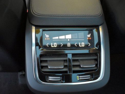 Used 2022 Volvo XC90 T6 Momentum w/ Advanced Package AWD/4WD image 34