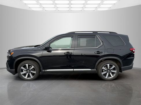 Used 2025 Honda Pilot Touring image 3
