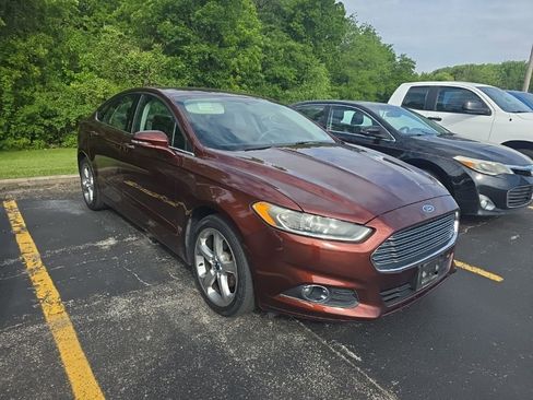 Used 2016 Ford Fusion SE FWD image 3