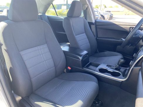Used 2017 Toyota Camry LE image 9