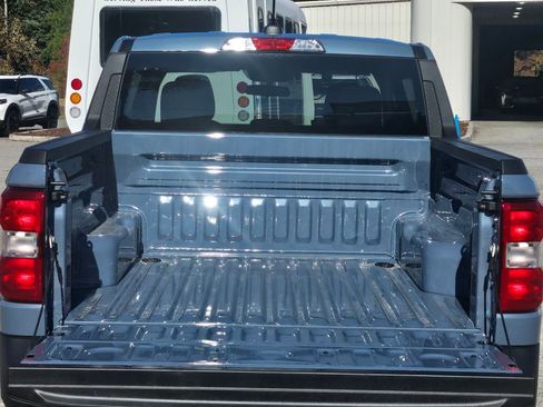 New 2025 Ford Maverick XLT image 25