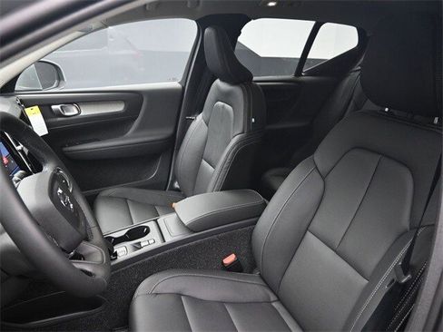 New 2025 Volvo XC40 B5 Core w/ Protection Package Premier image 19