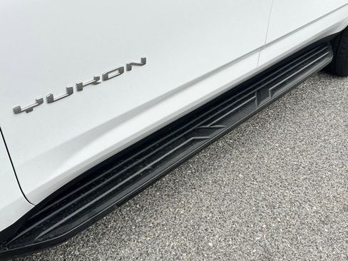 Used 2022 GMC Yukon XL SLE image 25