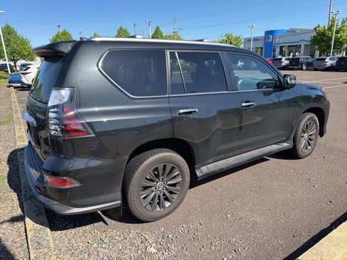 Used 2023 Lexus GX 460 Luxury w/ Sport Design Package AWD/4WD image 7