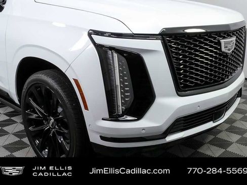 Used 2026 Cadillac Escalade ESV Platinum Sport w/ LPO, ONYX Package AWD/4WD image 38