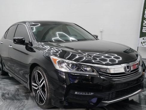 Used 2017 Honda Accord Sport image 4