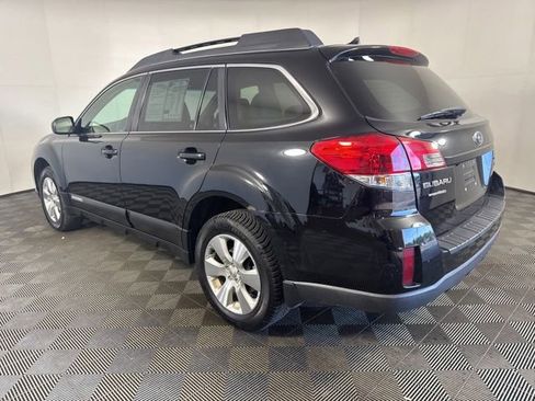 Used 2011 Subaru Outback 3.6R Limited w/ PWR Moonroof Pkg AWD/4WD image 6