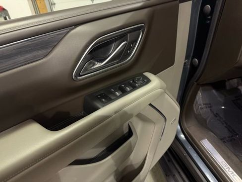 Certified 2021 GMC Yukon SLT w/ SLT Premium Package AWD/4WD image 13