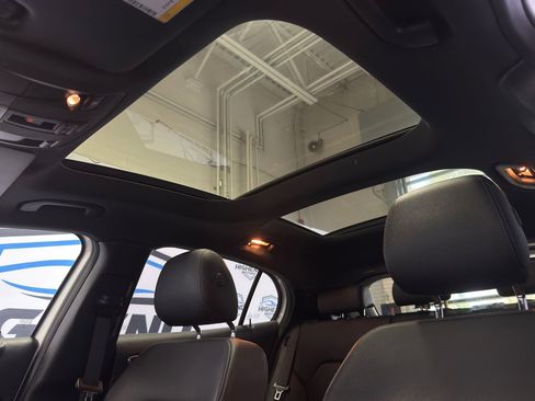 Used 2019 Mercedes-Benz GLA 250 4MATIC image 17