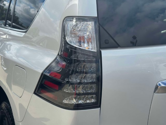 Certified 2023 Lexus GX 460 Luxury w/ Sport Design Package AWD/4WD image 14