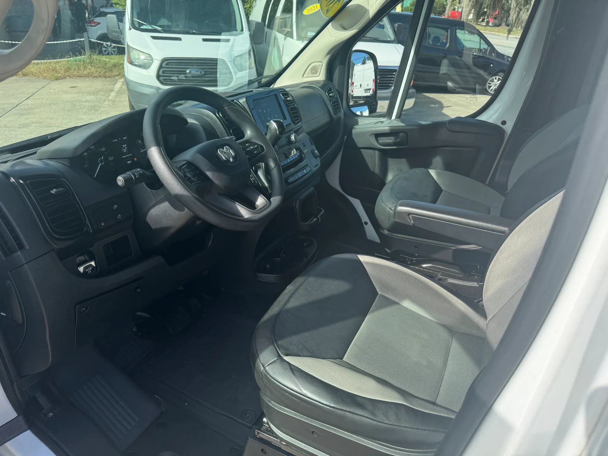 Used 2025 RAM ProMaster 2500 w/ Convenience Group FWD image 22