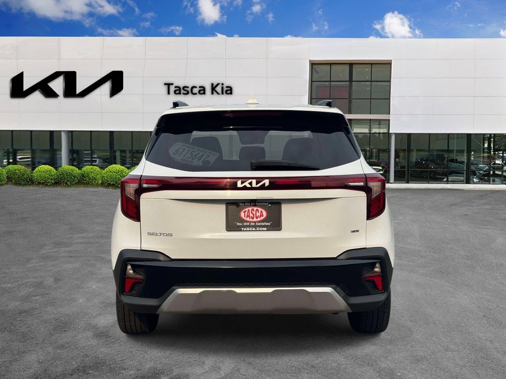 Used 2024 Kia Seltos EX AWD/4WD image 5