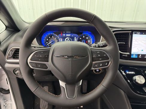 New 2026 Chrysler Pacifica Pinnacle image 22