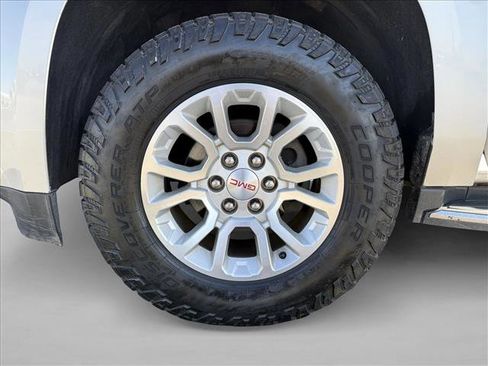 Used 2017 GMC Yukon XL SLT image 25