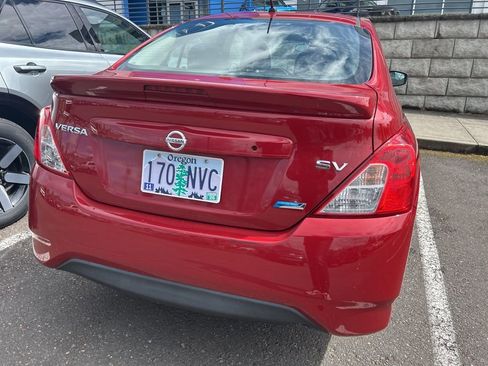 Used 2015 Nissan Versa SV image 4