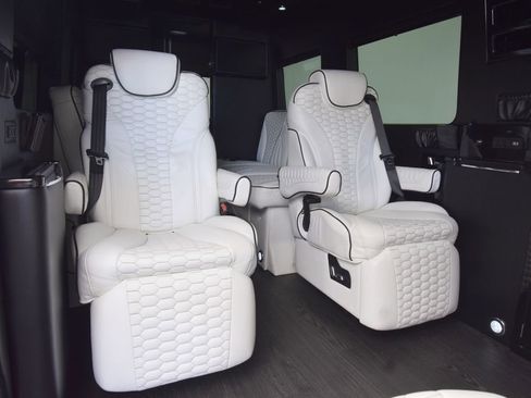 Used 2020 Mercedes-Benz Sprinter 3500 image 6